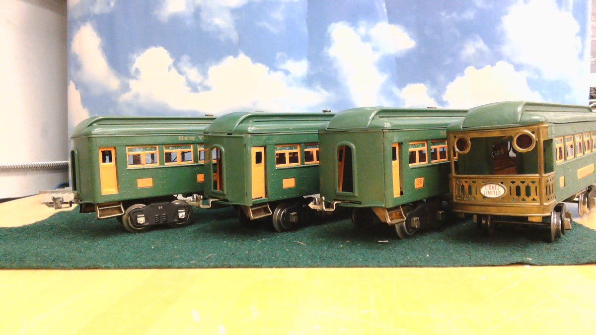 LIONEL #10E STANDARD GAUGE ENGINE W/ 4 CAR PASSENGER CAR SET
