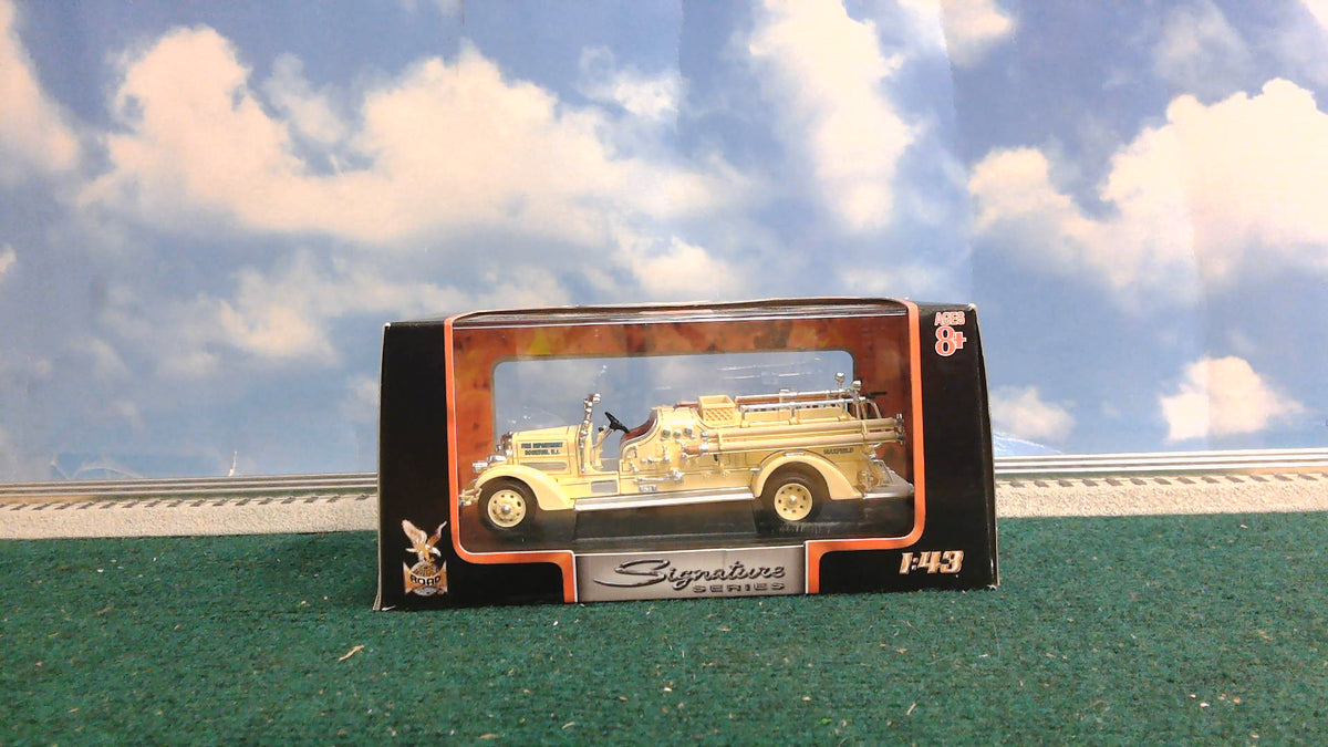 DIE-CAST 1938 AHRENS-FOX VC 1:43 SCALE