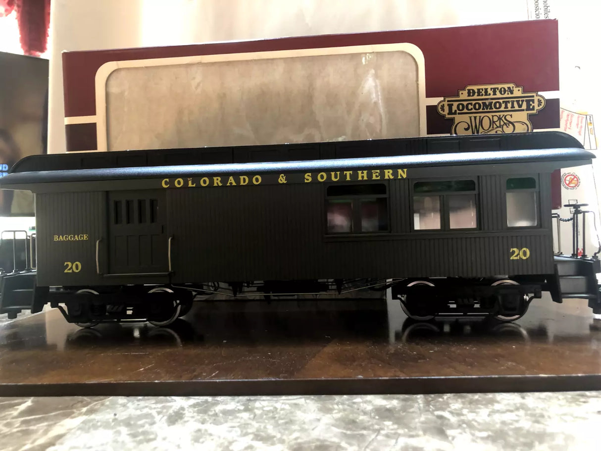 Delton Lines: 3281 C&S Postal Baggage with lights - Long Olive Drab