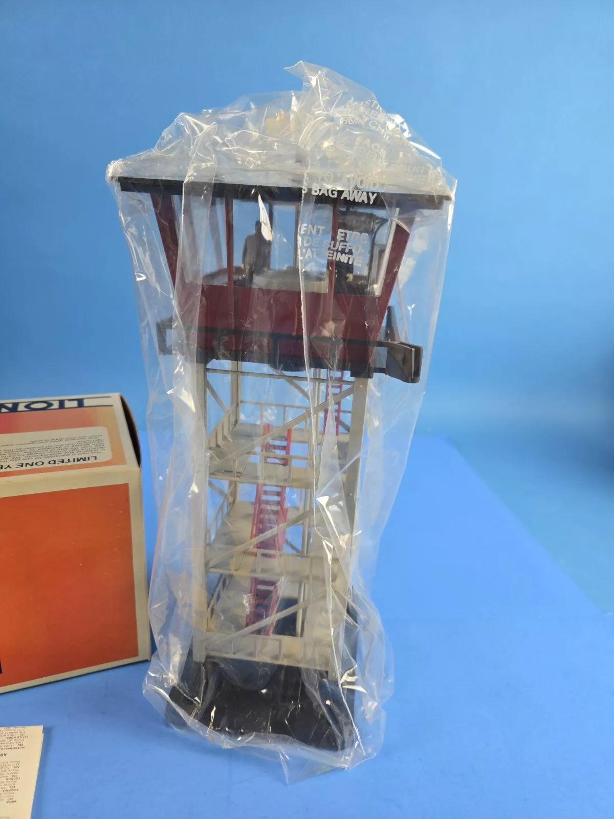 Lionel 6-12702 Operating Control Tower - Red