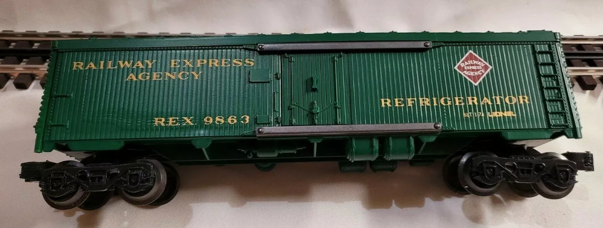 Lionel 9863 Railway Express Billboard Reefer Car