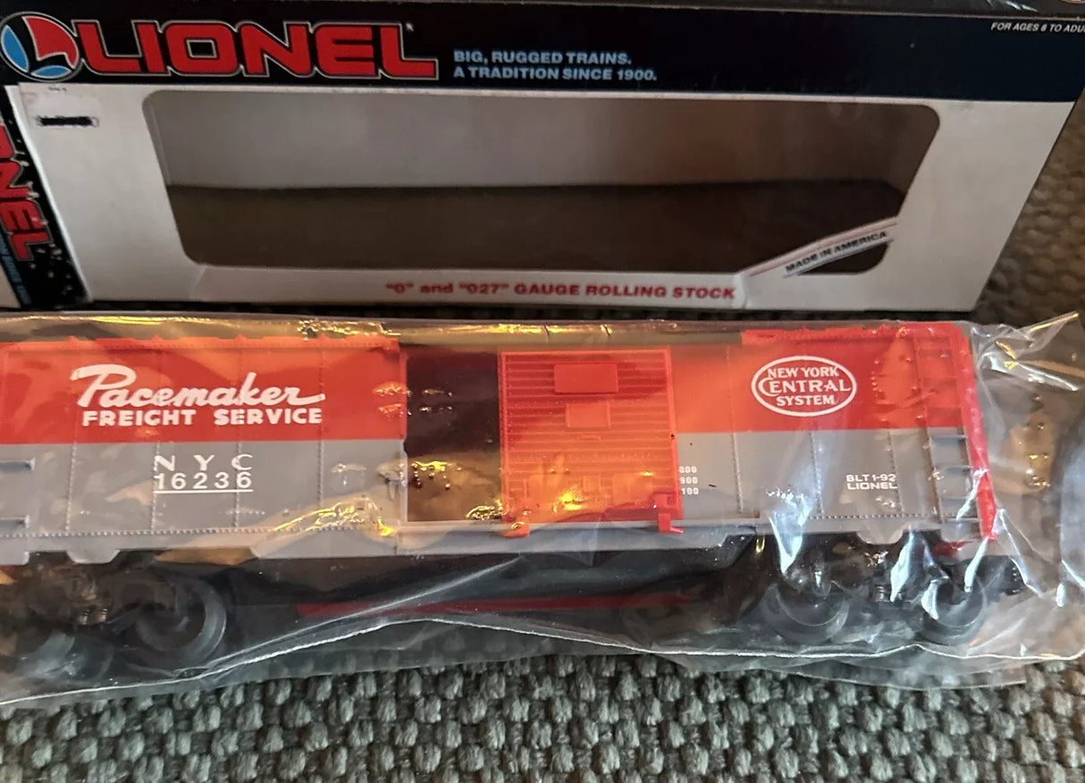 Lionel 6-16236 New York Central Pacemaker Box Car O-27 / O-Gauge