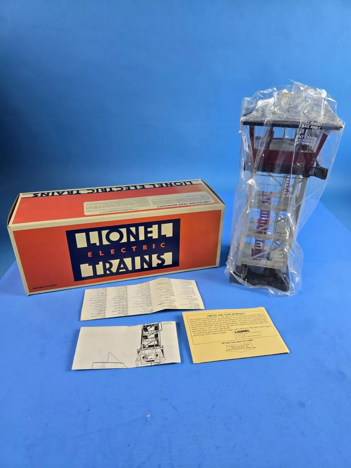 Lionel 6-12702 Operating Control Tower - Red