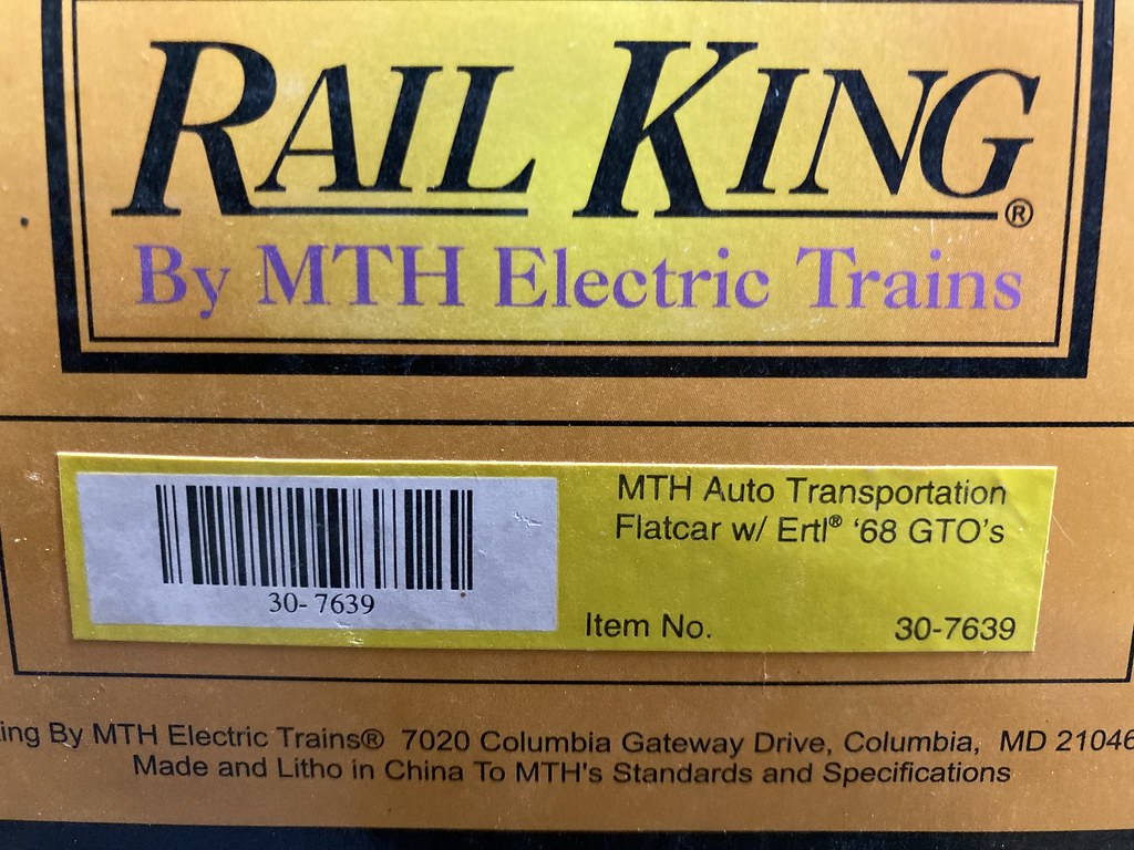 MTH RailKing 30-7639: Flatcar W/ '68 GTO's
