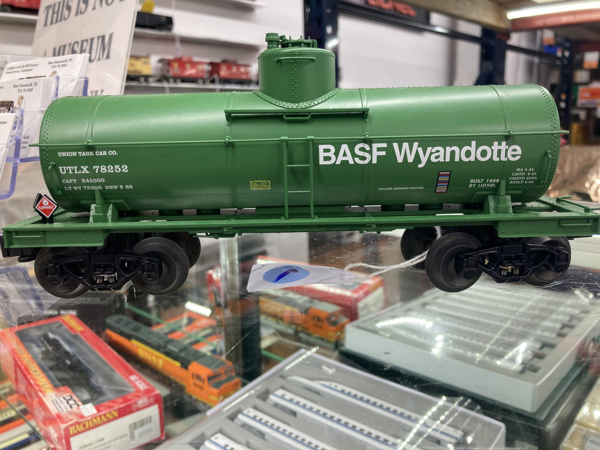 Lionel 6-19614: BASF Tank Car