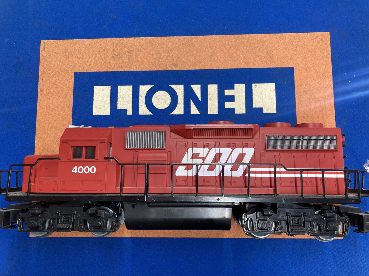 Lionel 6-18825 O Gauge Soo Line GP-38-2 Diesel Locomotive #4000