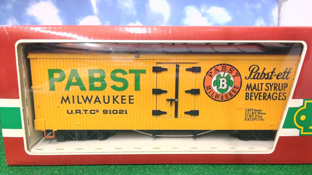 LGB 4074: Pabst Beer Reefer Car