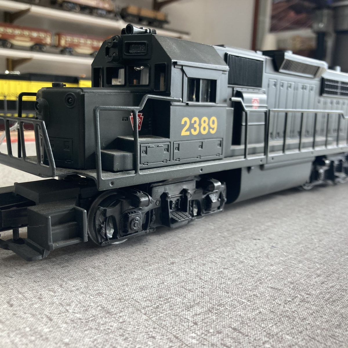 Lionel 6-28884: PENNSYLVANIA CONVENTIONAL GP38 DIESEL#2389 – TrainCellar