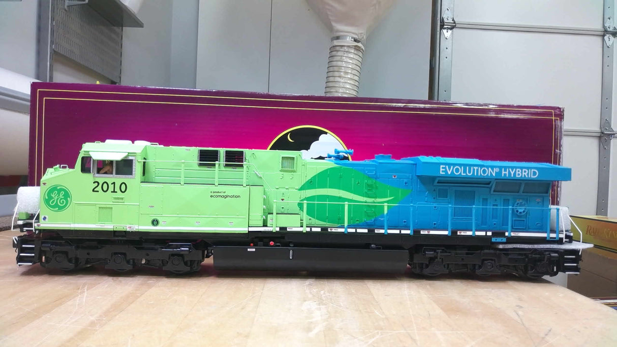 MTH 20-2986-1E GE Evolution ES44AC W/ 20-2986A 70' Streamlined Pro Passenger SET