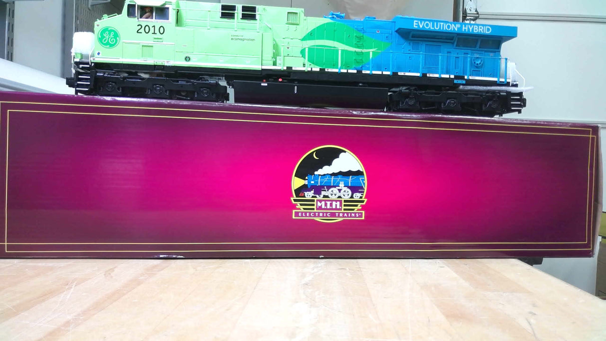 MTH 20-2986-1E GE Evolution ES44AC W/ 20-2986A 70' Streamlined Pro Passenger SET
