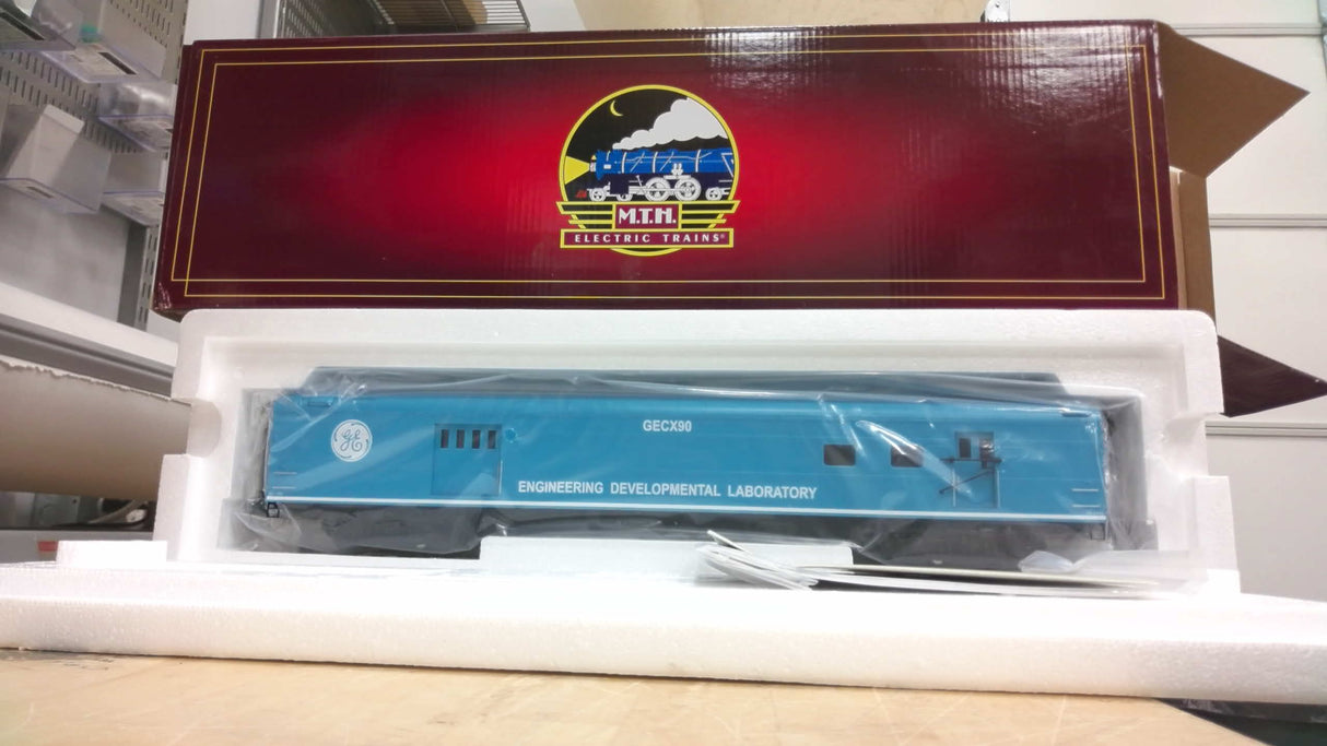 MTH 20-2986-1E GE Evolution ES44AC W/ 20-2986A 70' Streamlined Pro Passenger SET