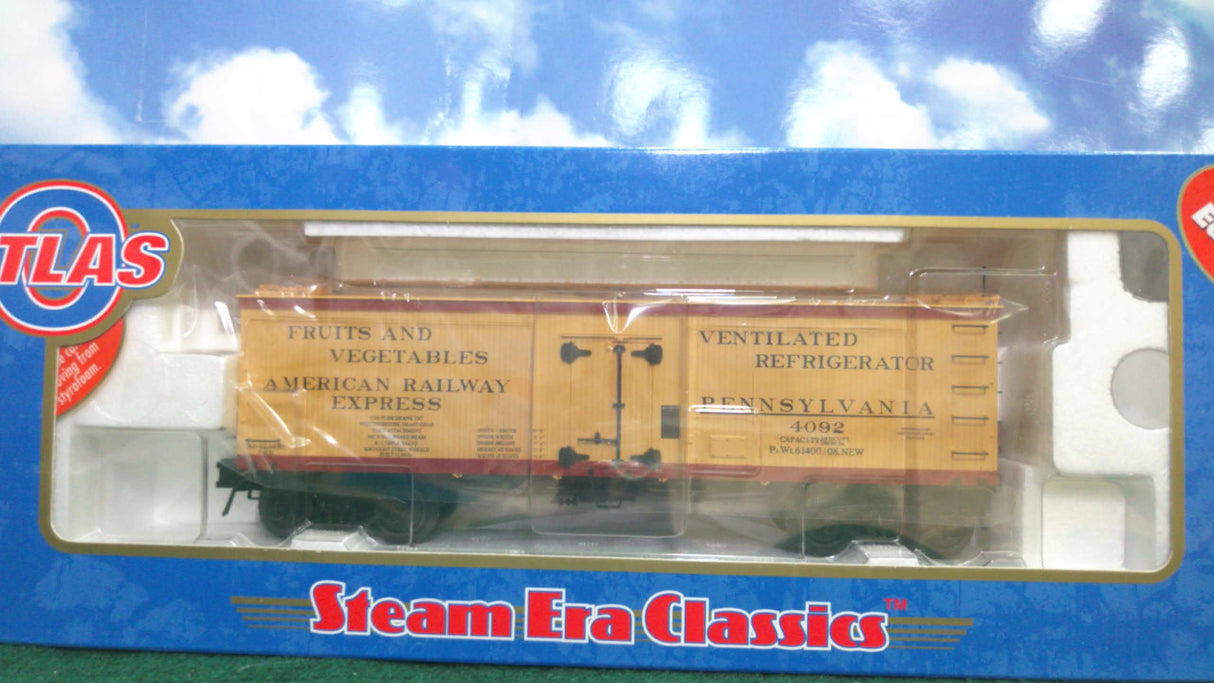 Atlas #8057-4 PRR/American Railway Express #4092 36' Wood Reefer Car (3-Rail)