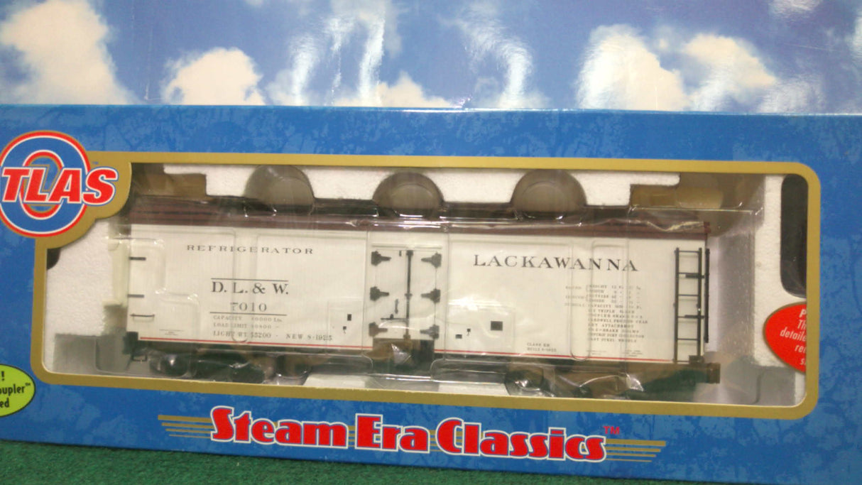 Atlas #1856-1 Lackawanna 40' Re-Built Wood Refeer Car #7010 (3-Rail)