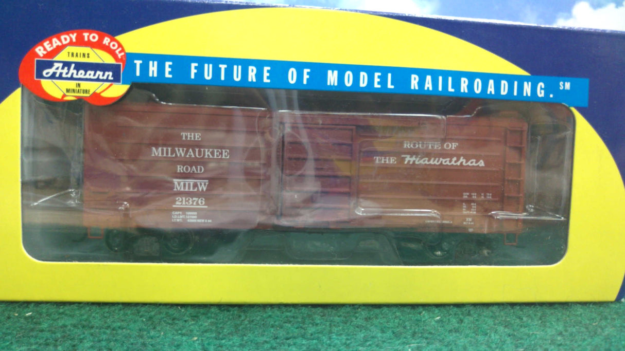 Athearn 92791 Milwaukee-Hiawathas 40' Horizontal Rib Box Car
