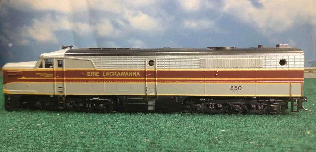 Athearn HO Erie Lackawanna PA Engine