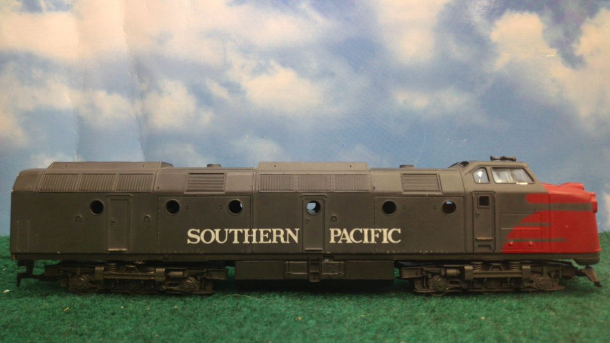 Rivarossi HO Southern Pacific Krauss Maffei Diesel A-A Set