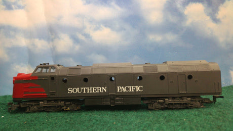 Rivarossi HO Southern Pacific Krauss Maffei Diesel A-A Set