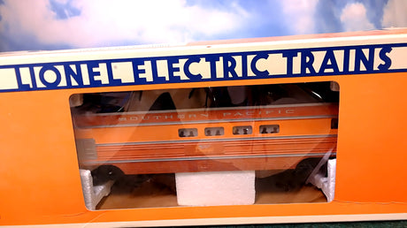 Lionel 6-19107 Southern Pacific Full Vista Dome Passenger Car