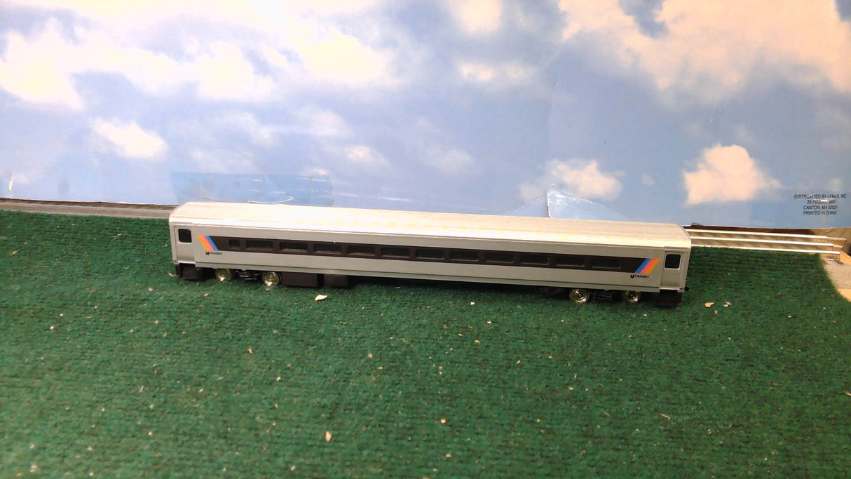 WALTHERS HO SCALE NJTRANSIT PASSENGER CAR