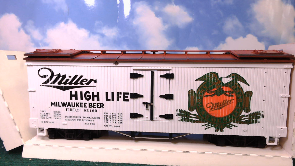 LGB#4072 MILLER HIGH LIFE BOX CAR