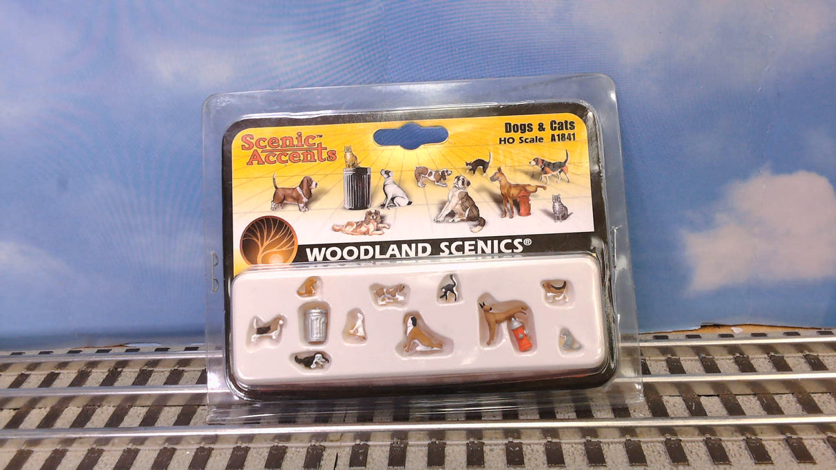 WOODLAND SCENICS HO-SCALE DOGS & CATS A1841