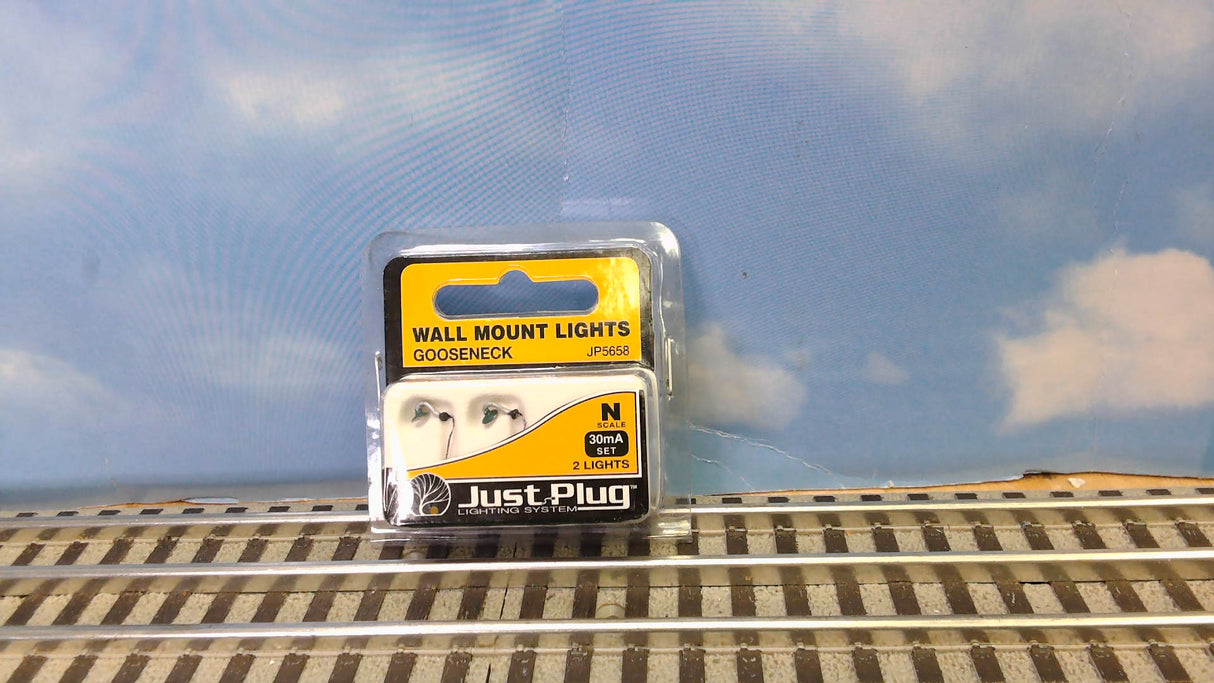 N-SCALE WOODLAND SCENICS JUST PLUG LIGHTING SYSTEM WALL MOUNT LIGHTS GOOSNECK JP5658