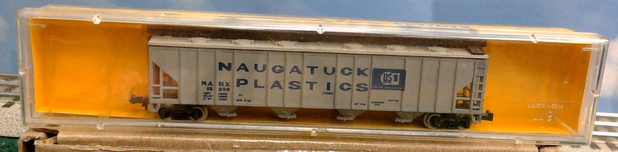 AHM N-SCALE COVERED HOPPER 4446 NAUGATUCK PLASTICS