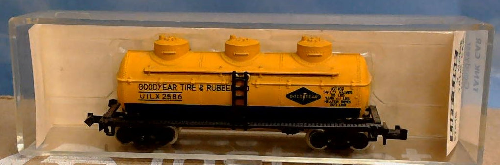 LIFE-LIKE S784C 3 DOME TANK CAR GOODYEAR