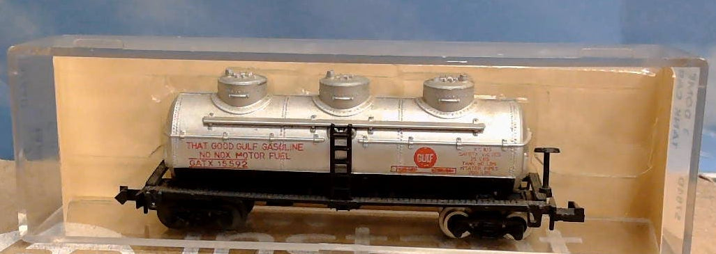 LIFE-LIKE S784D 3 DOME TANK CAR GULF