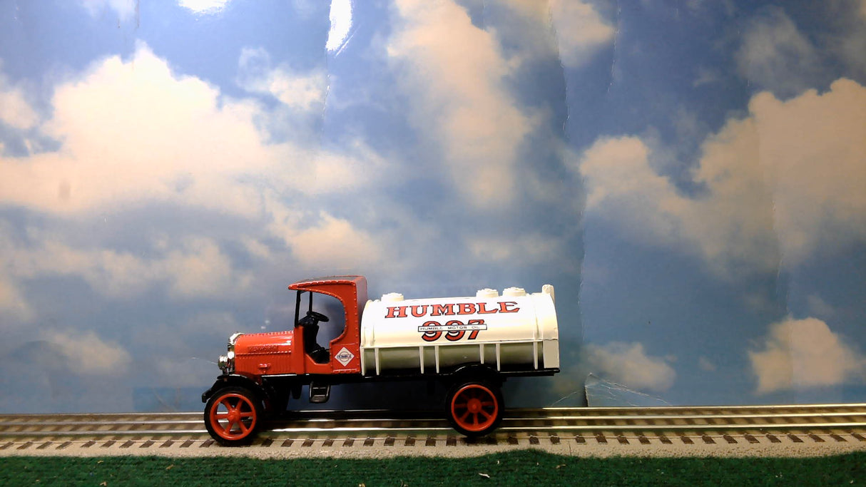 ERTL DIE-CAST #997 HUMBLE 1925 KENWORTH TANKER LOCKING COIN BANK WITH KEY