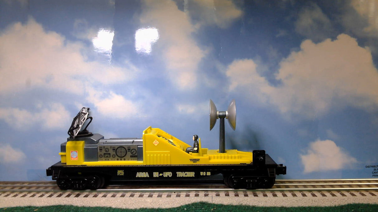 LIONEL 6-26857 AREA 51 UFO TRACKER FLATCAR