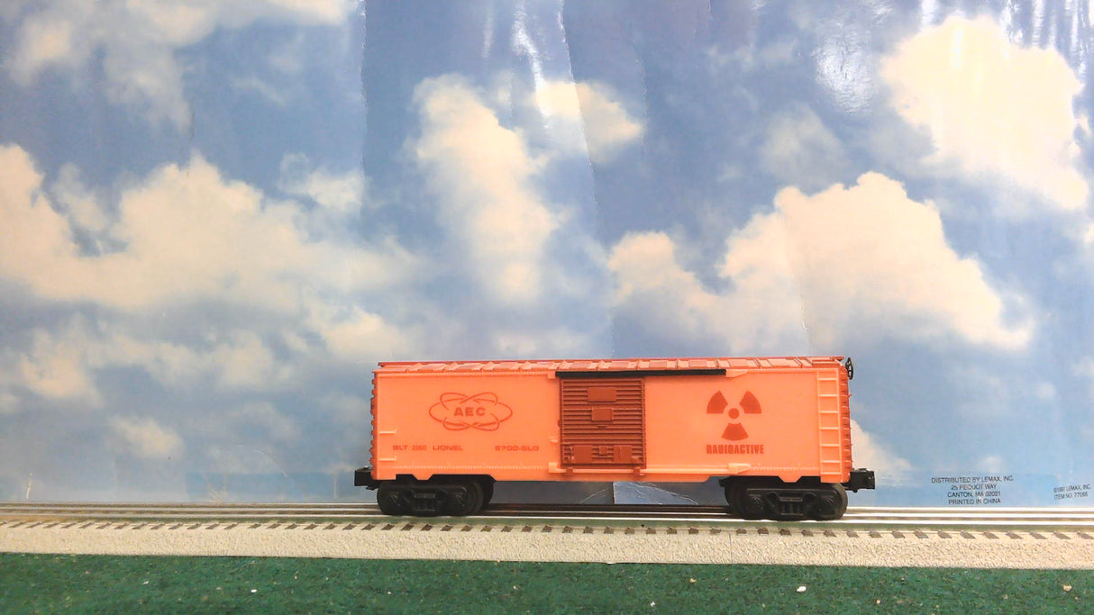 LIONEL 6-26288 AEC GLOW-IN-THE-DARK BOXCAR