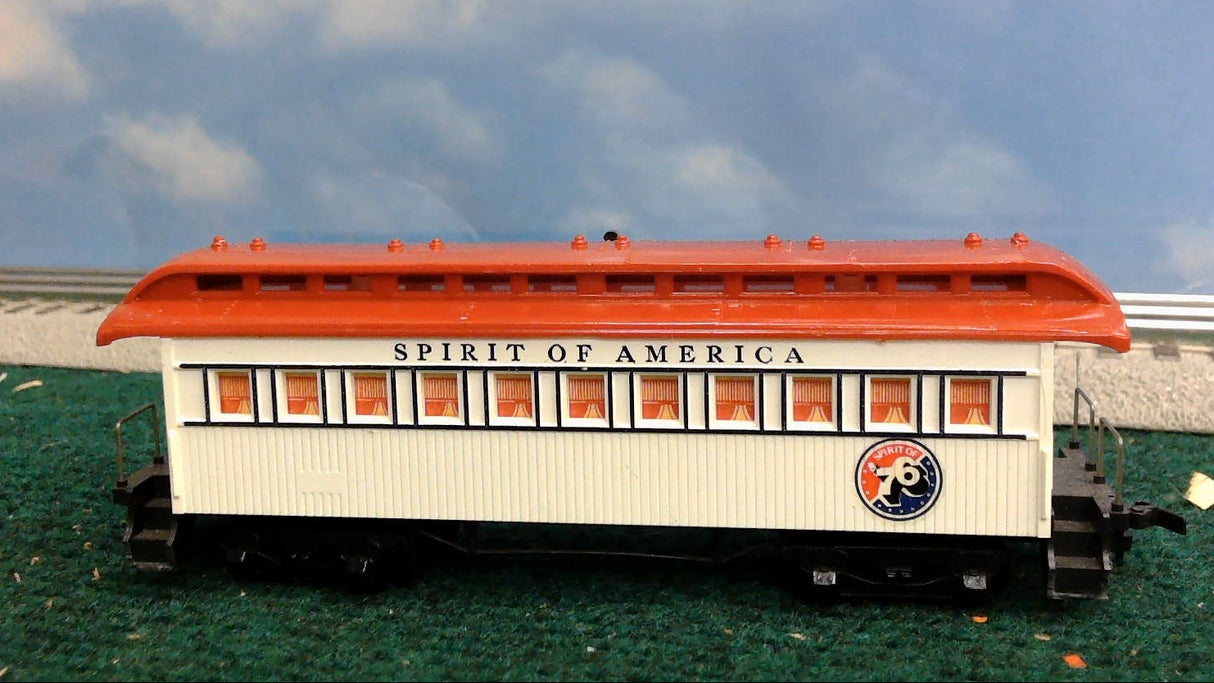 TYCO HO SCALE SPIRIT OF AMERICA PASSENGER CAR AND CABOOSE SET