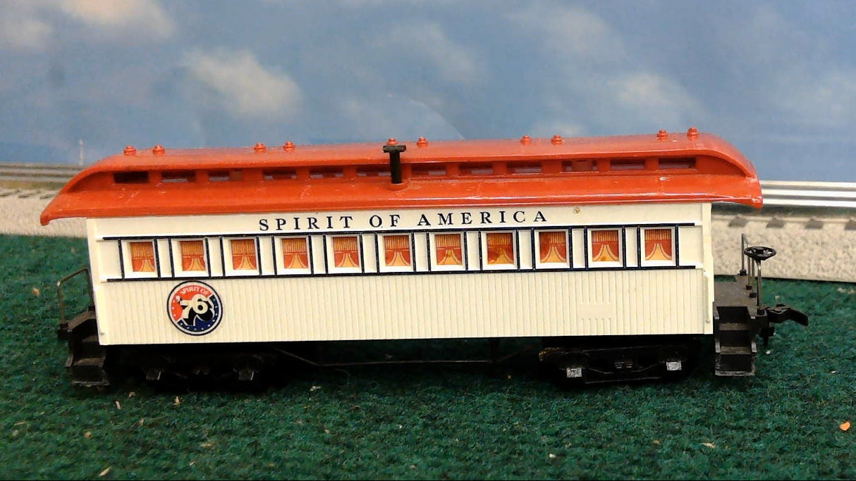 TYCO HO SCALE SPIRIT OF AMERICA PASSENGER CAR AND CABOOSE SET