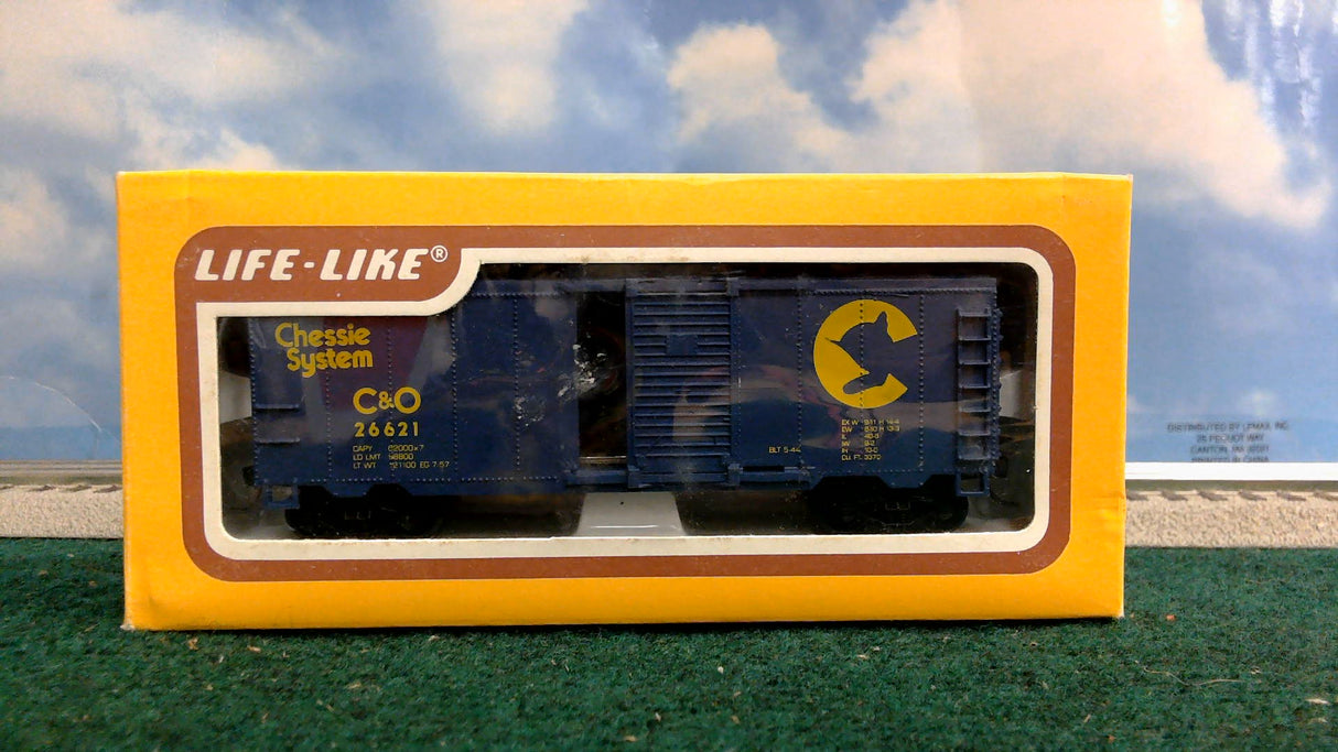 LIFE-LIKE HO SCALE 8476 S/D BOX CAR CHESSIE SYSTEM