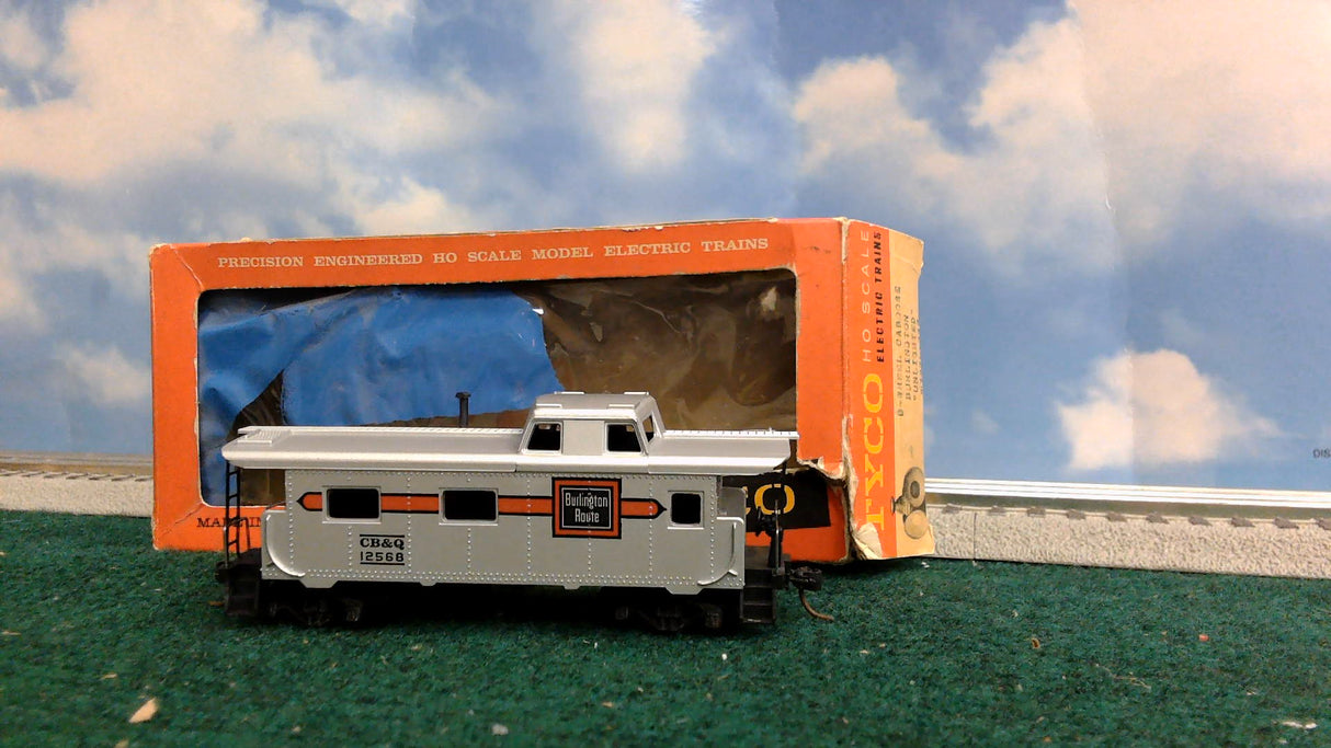 TYCO HO SCALE ELECTRIC TRAINS T327L BURLINGTON UNLIGHTED CABOOSE