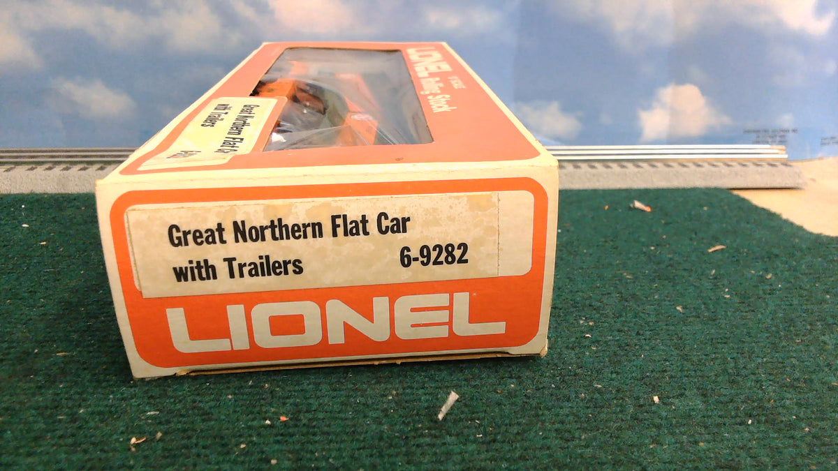 LIONEL 6-9282 GREAT NORTHERN FLAT CAR WITH TRAILERS