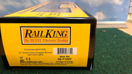 MTH RAILKING 30-71257 CHRISTMAS 50' DOUBLE DOOR PLUGGED BOXCAR WITH LIGHTS