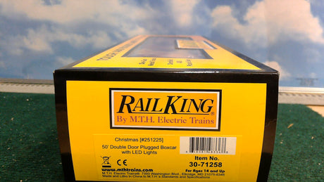 MTH RAILKING 30-71258 CHRISTMAS 50' DOUBLE DOOR PLUGGED BOXCAR WITH LED LIGHTS