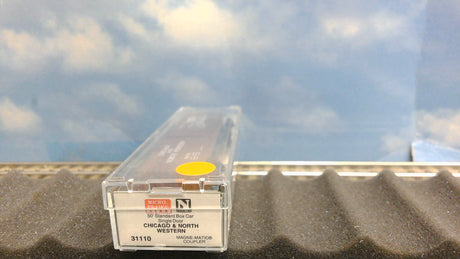 MICRO-TRAINS 31110 CHICAGO & NORTH WESTERN 50' STANDARD BOX CAR SINGLE DOOR