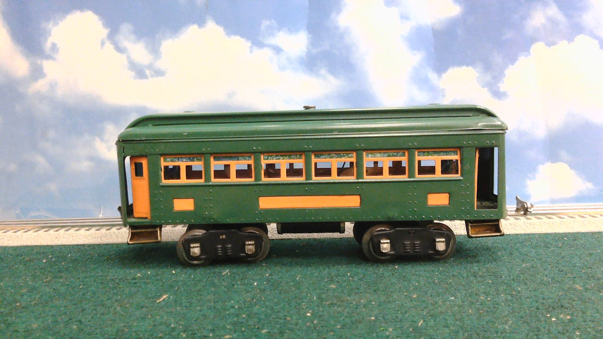 LIONEL #10E STANDARD GAUGE ENGINE W/ 4 CAR PASSENGER CAR SET