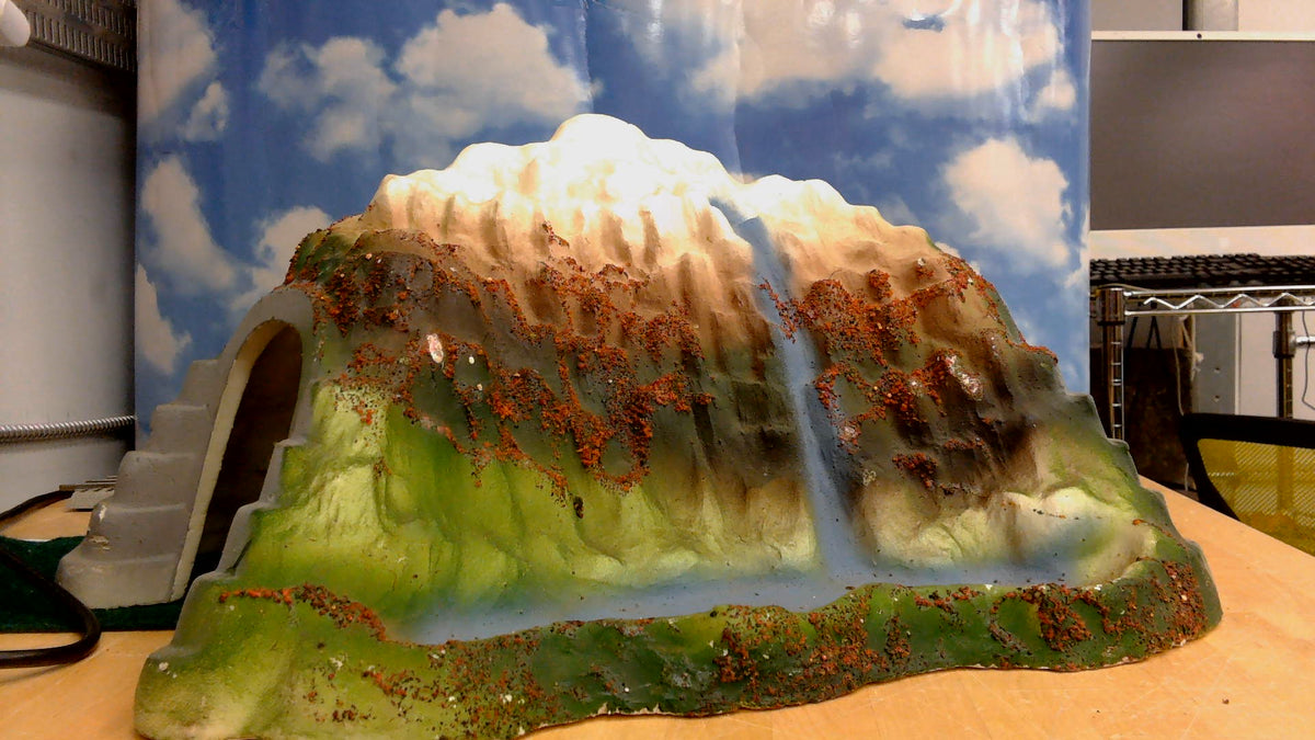 O-SCALE MOUNTAIN TRAIN TUNEL