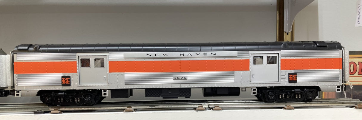 MTH Premier 20-65085: New Haven 5-Car 70' Streamlined Passenger Set (Ribbed Sided)